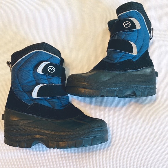 Magellan Winter Boys Boots Insulant Size 12 Black and blue - Picture 2 of 14